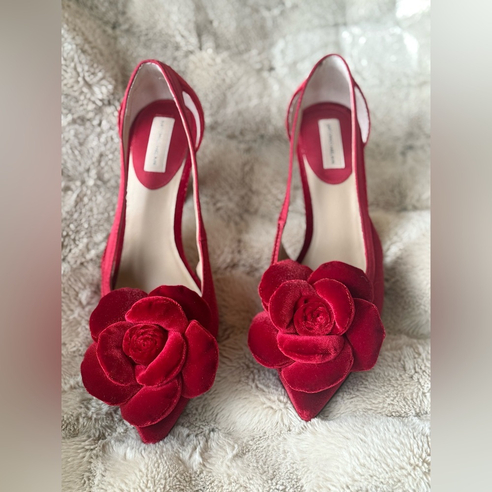 Designer Antonio Melanie red velvet rose pumps heels. Sexy!! 6.5 exc cond. l@@k!